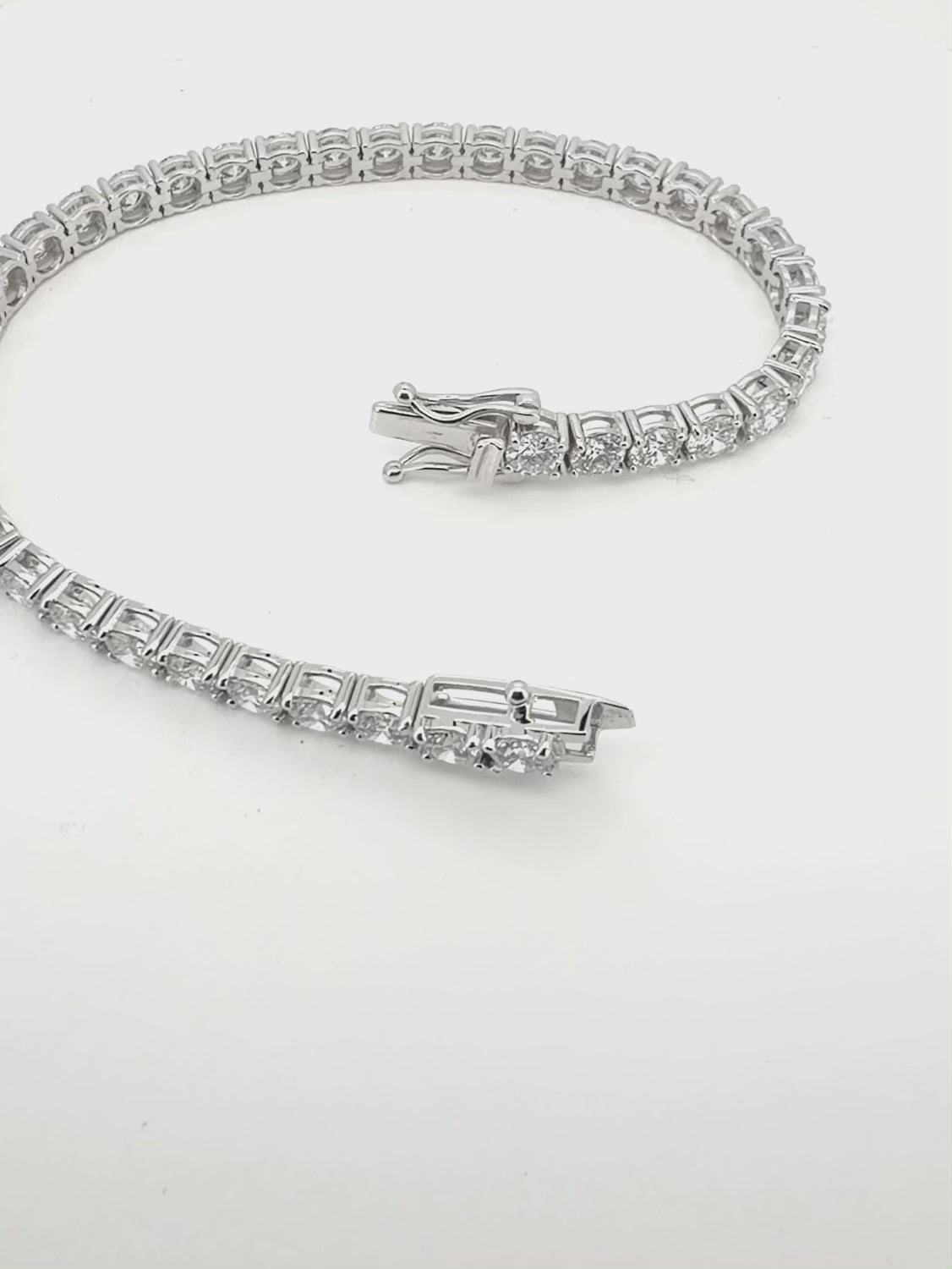 Load video: Video of the 4mm (10.00 ctw) Round 4-Prong Lab-Grown Diamond Tennis Bracelet, showing sparkle and movement — Bow Tie Lab Diamonds